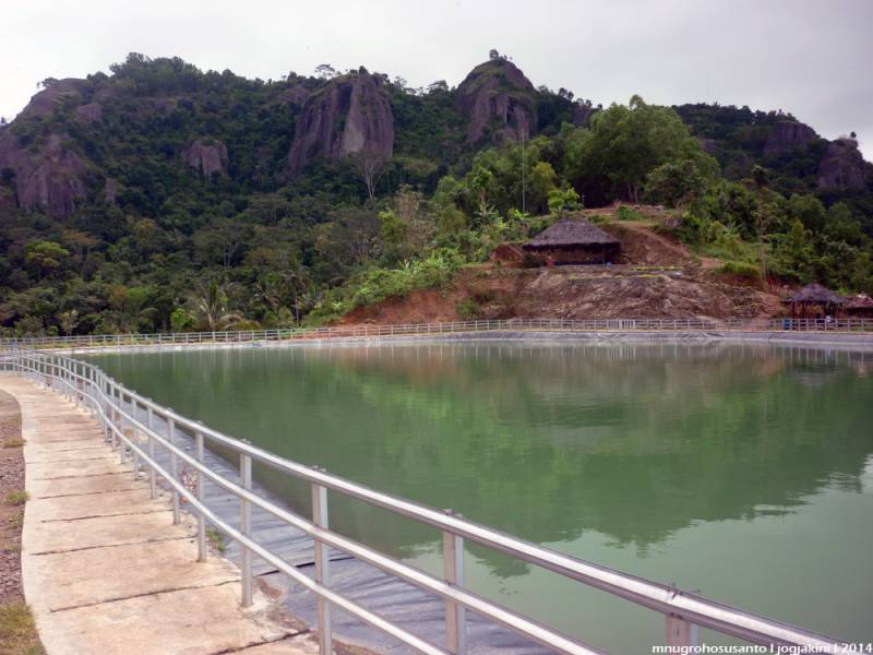 Gunung Api Purba dari embung nglanggeran yogyakarta