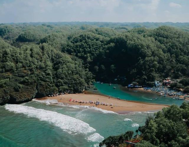 Pantai Baron Yogyakarta