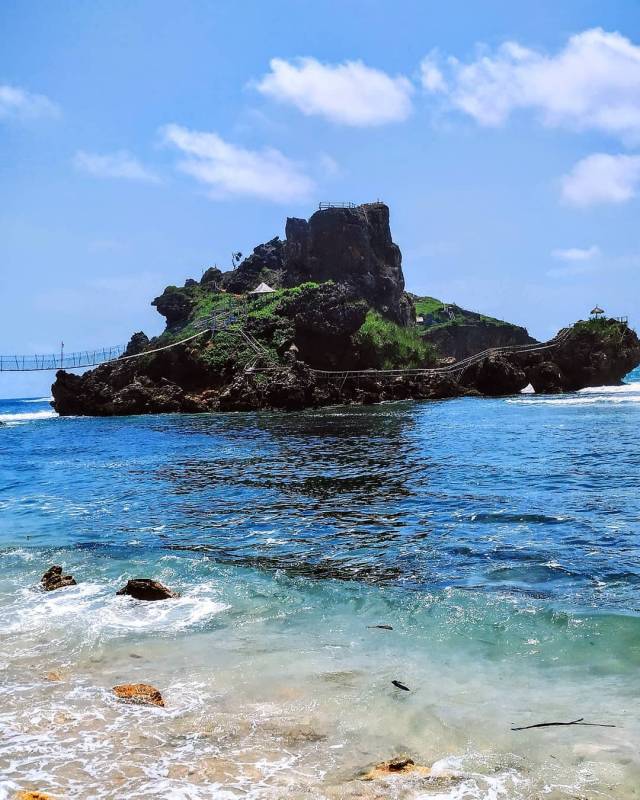 Pantai Nglambor Yogyakarta