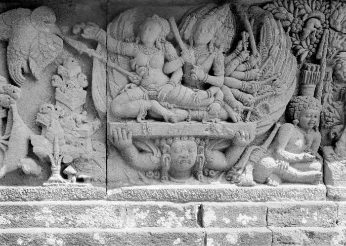 relief patahan candi prambanan