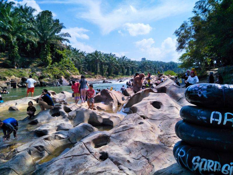 Mandi di Pantai Salju