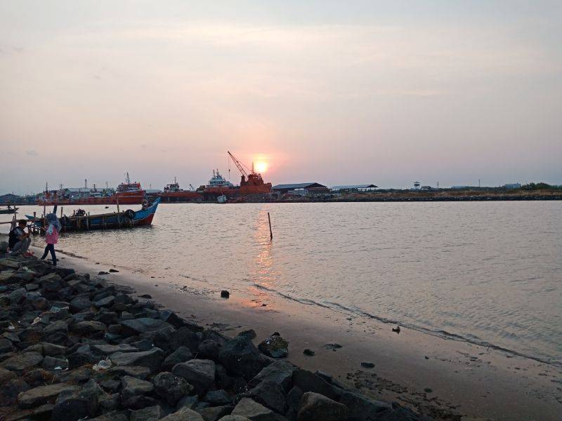 Sunset di Pantai Kejawanan 1