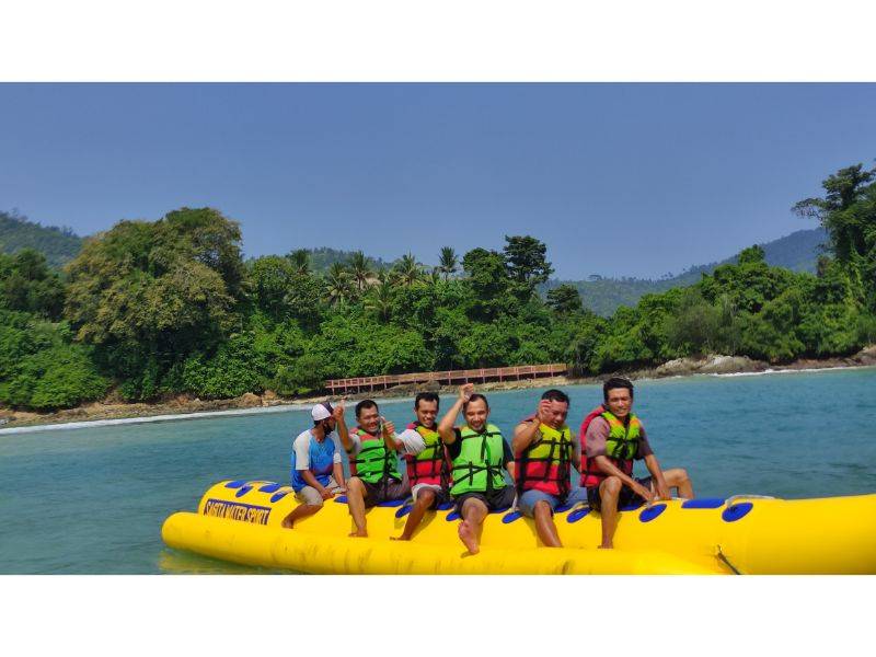 Wahana Banana Boat Pantai Pasir Putih Trenggalek by Gmap