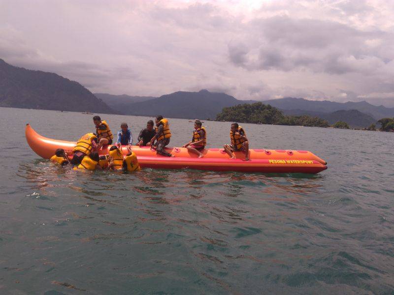 Wahana Banana Boat Pantai Prigi