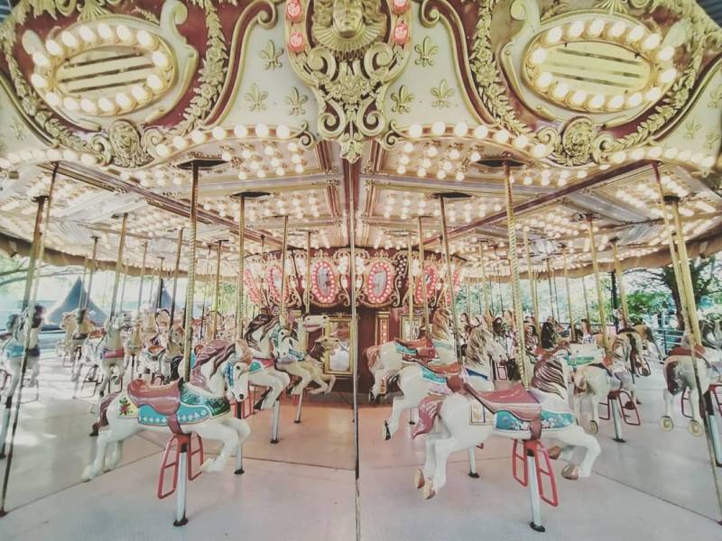 Wahana Carousel