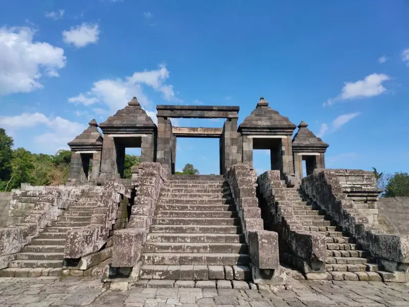 Bentuk Candi Ratu Boko by Gmap.