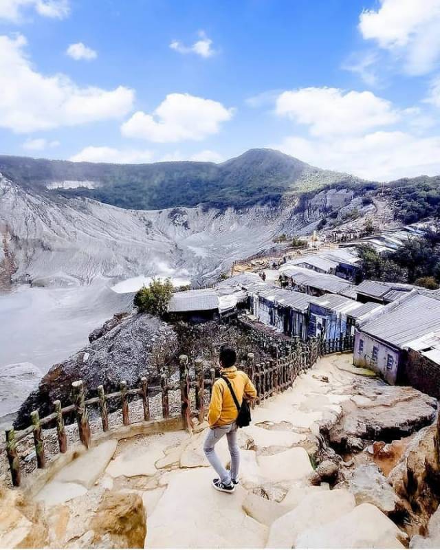 Gunung Tangkuban Perahu By @wisatatangkubanperahu