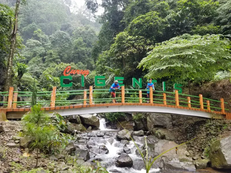 Jembatan Curug Cigentis Loji Karawang via Gmap.