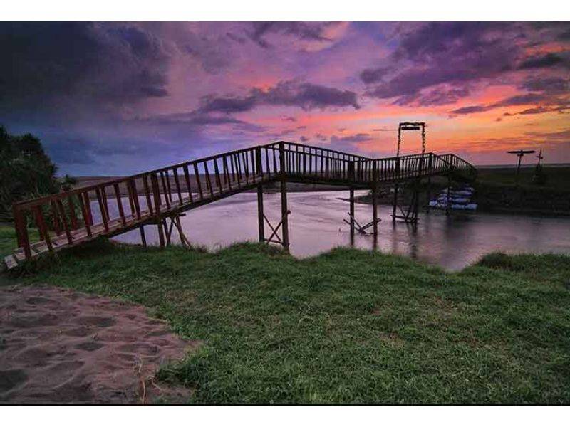 Jembatan di Pantai Bopong by Gmap