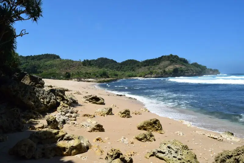 Pantai Molang Foto via Gmap.