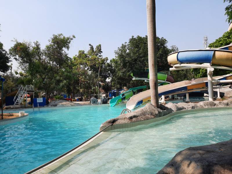 Seluncuran di Apita Waterboom by Gmap