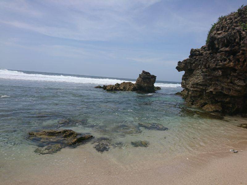 Tebing Pantai Pasentran Gondo Mayit by Gmap