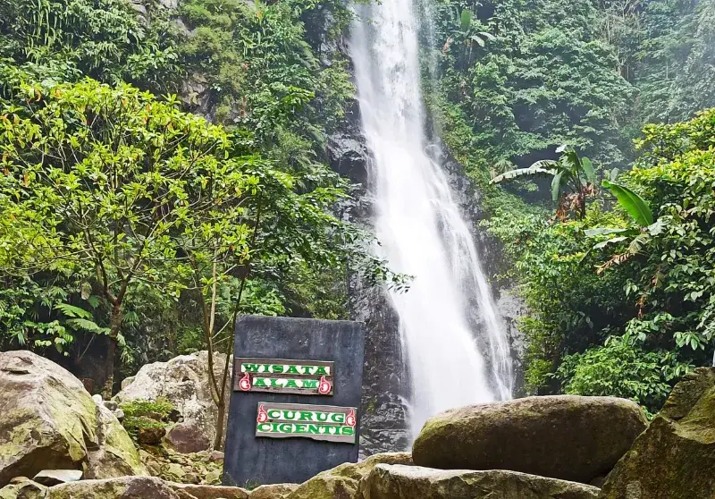 Wisata Alam Curug Cigentis Loji Karawang foto via Gmap.