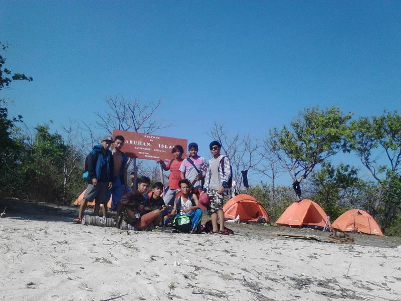 Camping di Pulau Tabuhan Banyuwangi