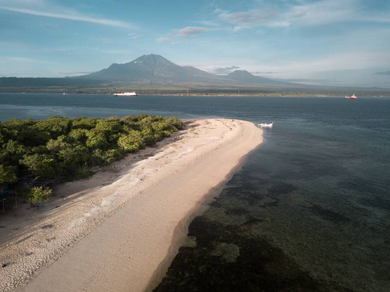 Indahnya Pantai Pulau Tabuhan Banyuwangi