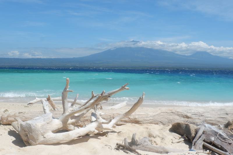 Pantai Pasir Putih Pulau Tabuhan Banyuwangi