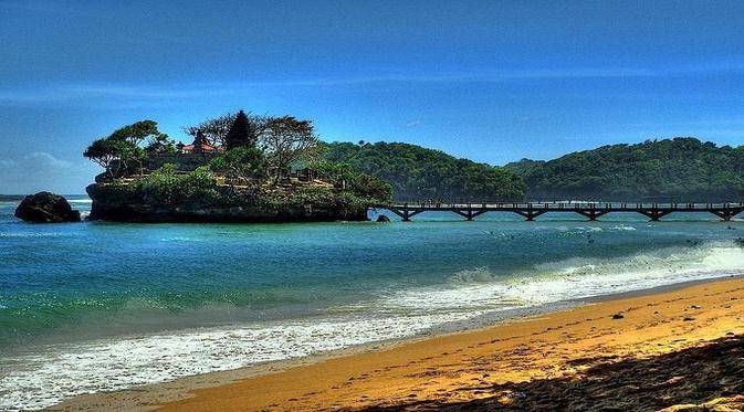 Tempat wisata di malang pantai balekambang