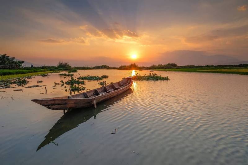 Pemandangan Sore di Rawa Pening