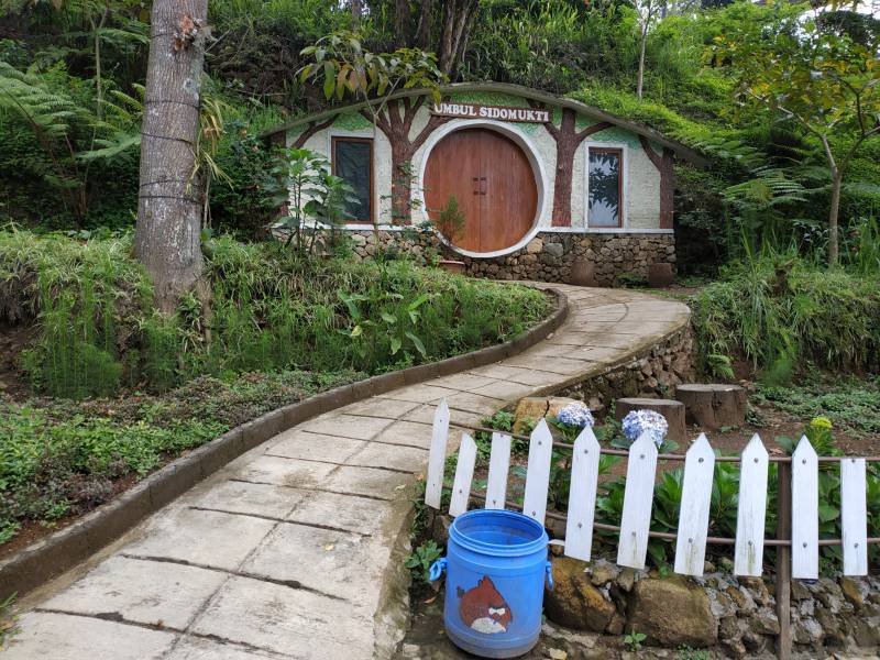 Rumah Hobit Umbul Sidomukti via Gmap