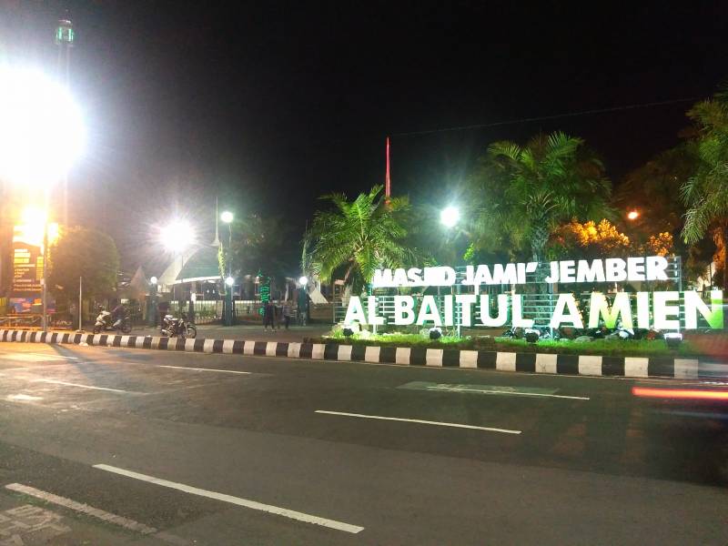 Tempat Wisata di Jember Alun Alun Jember