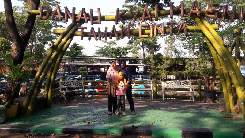 Taman Cinta Waterpark Kyai Masni Ciperna