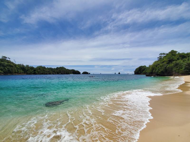 Keindahan Pantai 3 Warna di Malang 1