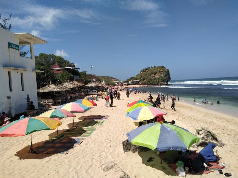 Payung Teduh Pantai Krakal Jogja