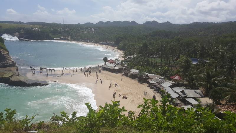 Pesona Wisata Pantai Klayar