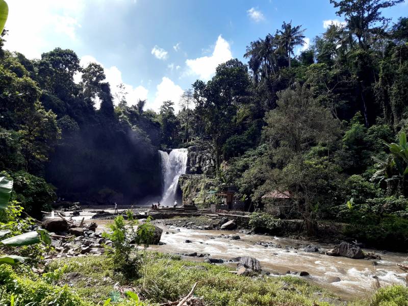 Aliran Sungai Air Terjun Tegenungan