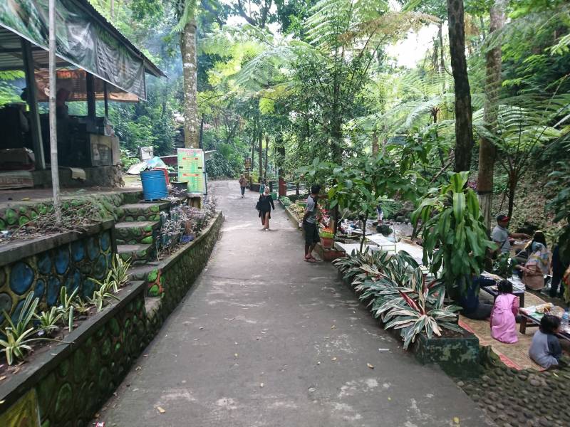 Jalan Menuju Air Terjun Jumog Karanganyar