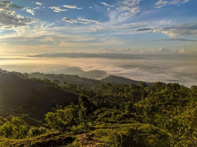 Keindahan sunrise di Puncak Tugu Magir 1