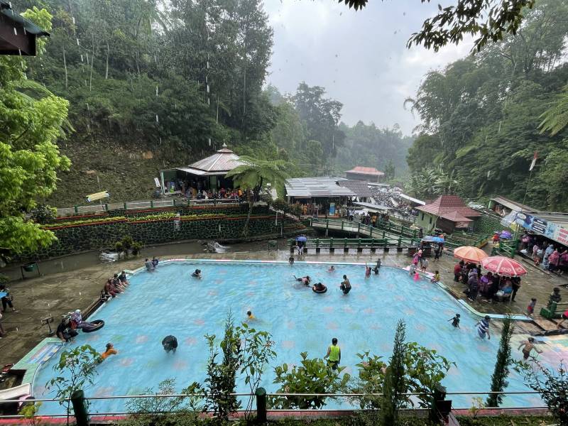 Kolam Renang Air Terjun Jumog Karanganyar