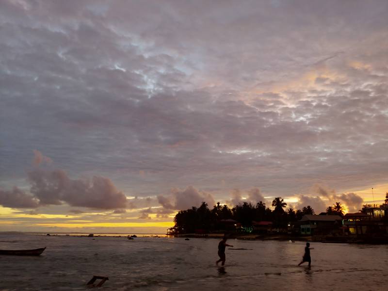 Menikmati Senja di Pantai Sorake Nias selatan