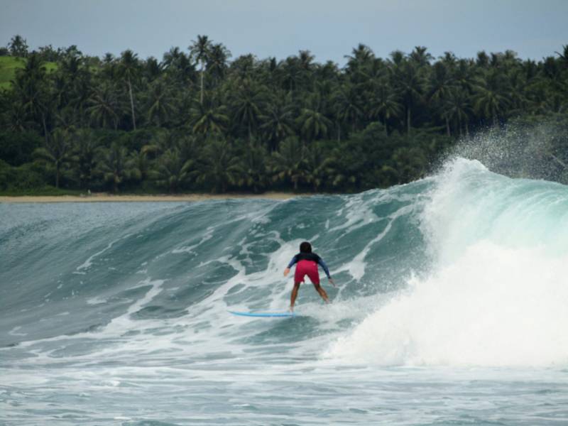 Pantai Sorake Nias selatan Memiliki Ombak besar