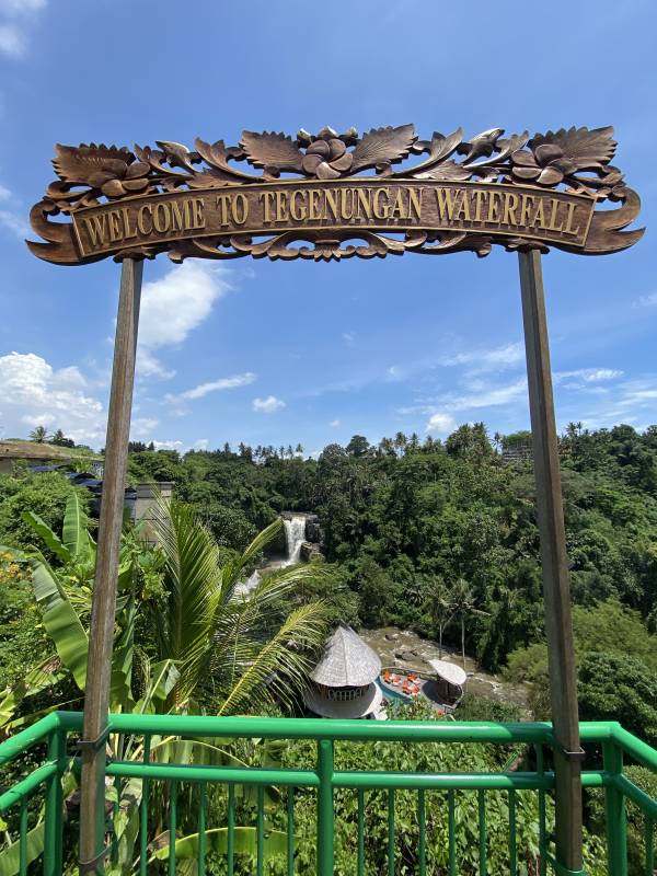 Pemandangan Dari Atas Air Terjun Tegenungan Bali