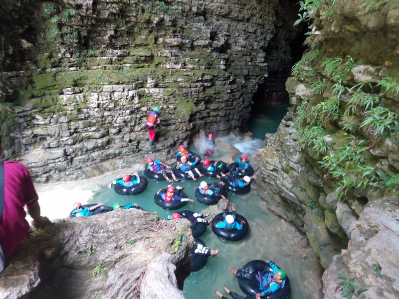 Ramainya Kalisuci Cave Tubing