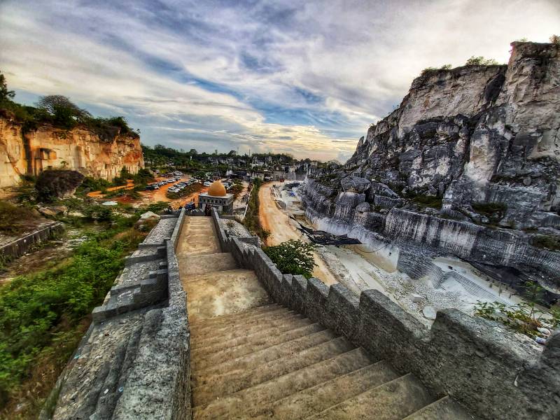 Pesona Keindahan Bukit Kapur Sekapuk Gresik