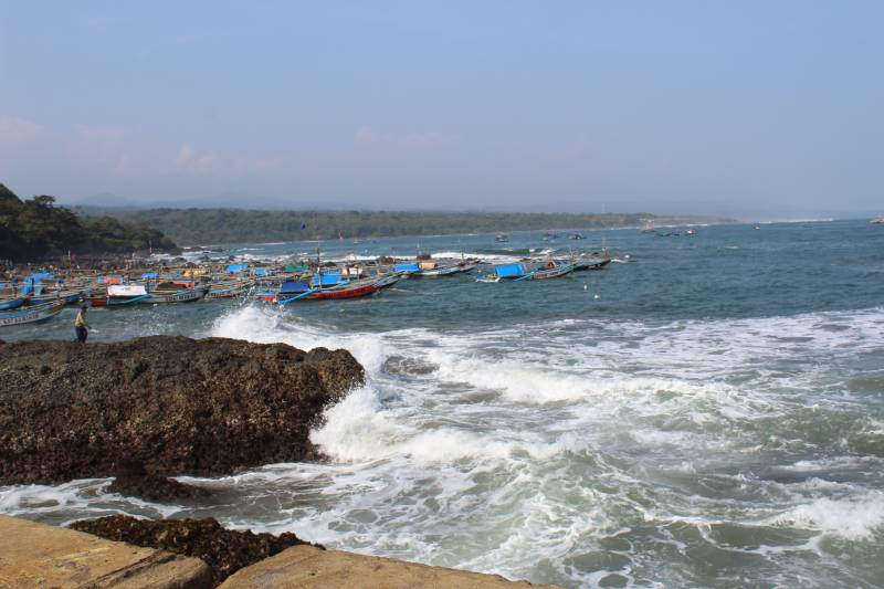 Karang Pantai Jayanti Foto By Mastri Ridwan S