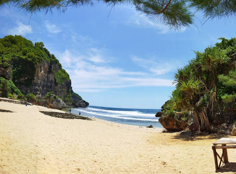 Pasir Putih Pantai Ngrumput Foto By Widya Ayu Pratama 1