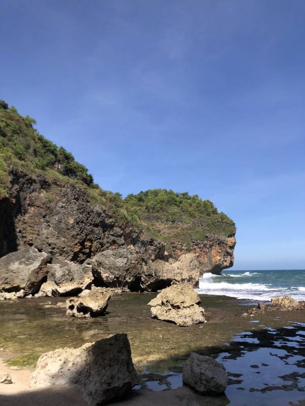 Tebing Pantai Wohkudu Foto By Aulia Isna Fadhilla 1