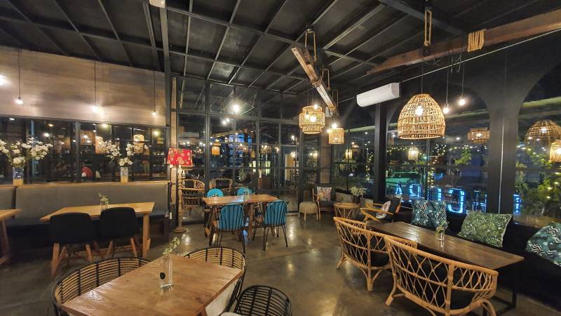 Cafe di Purwokerto Decora Cafe min