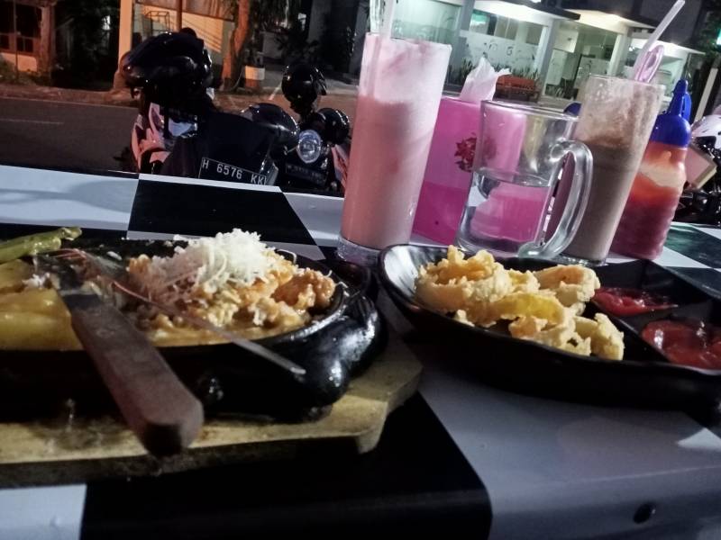 Cafe di Salatiga Weny Steak