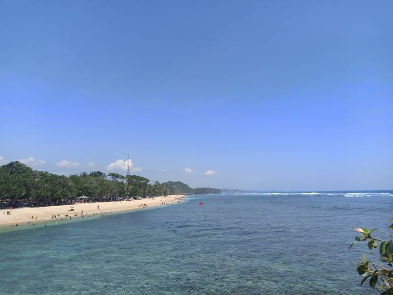 Keindahan Pantai Balekambang