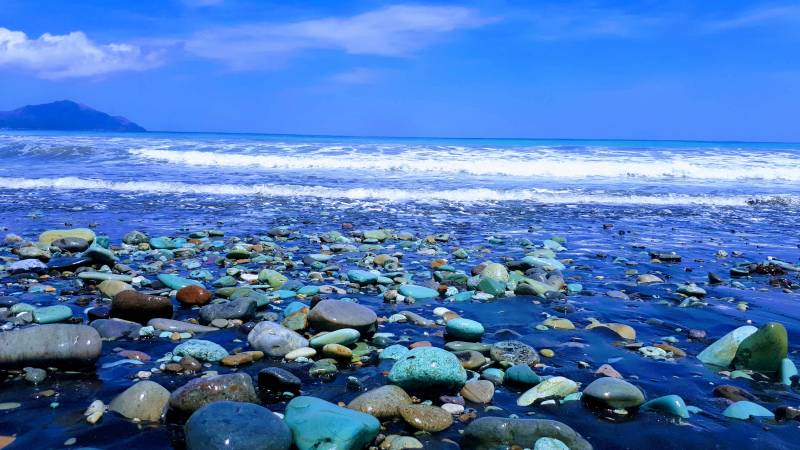 Pantai Batu Biru Penggajawa