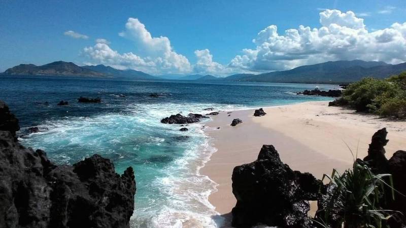 Pantai Watotena Flores