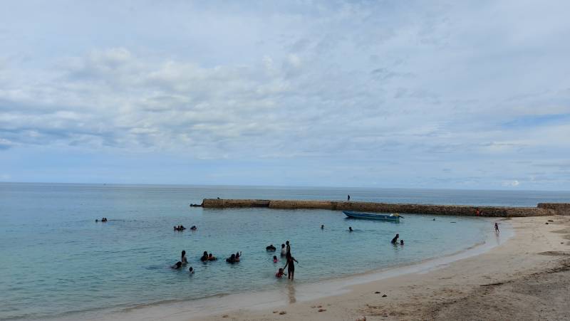 Pesona Pantai Santai Ambon