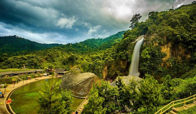 air terjun bidadari