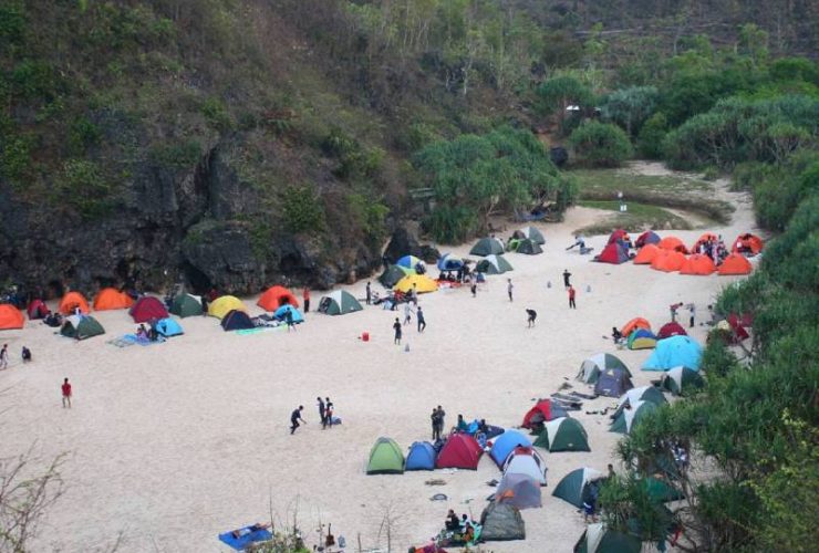 Camping di Pantai Greweng