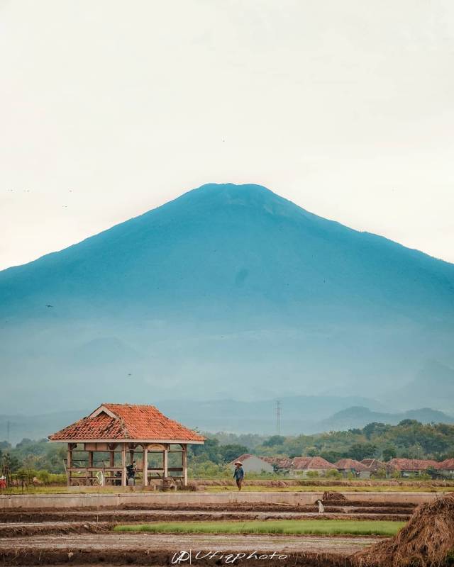 View Gunung Ciremai dari Majalengka by @ ufiq14