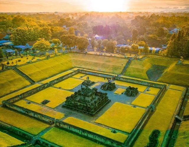 pemandangan Candi Sambisari secara landscape